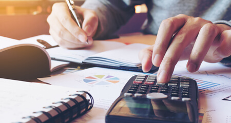 海外移住で国内FXは継続できる？海外FXへ切り替えがおすすめ